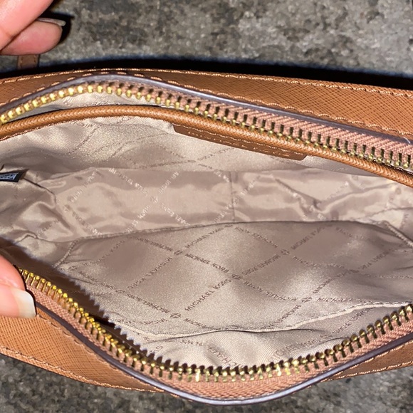 🌟Michael Kors Jet Set Item LG EW Logo Chain Leather Crossbody Bag-EUC - Picture 6 of 8